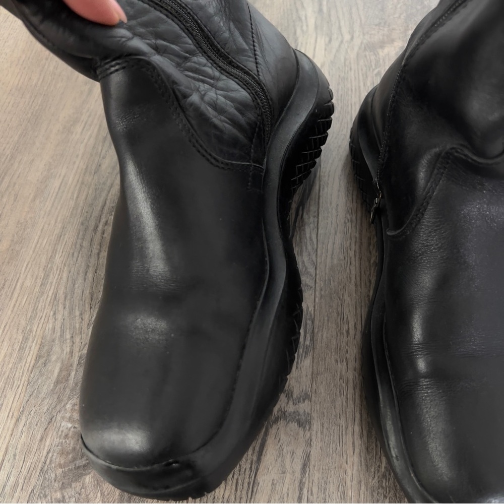 PRADA FW runway 1999 SQUARE TOE
Vibram Chelsea Boot in Black
Size 36.5 - Picture 14 of 16